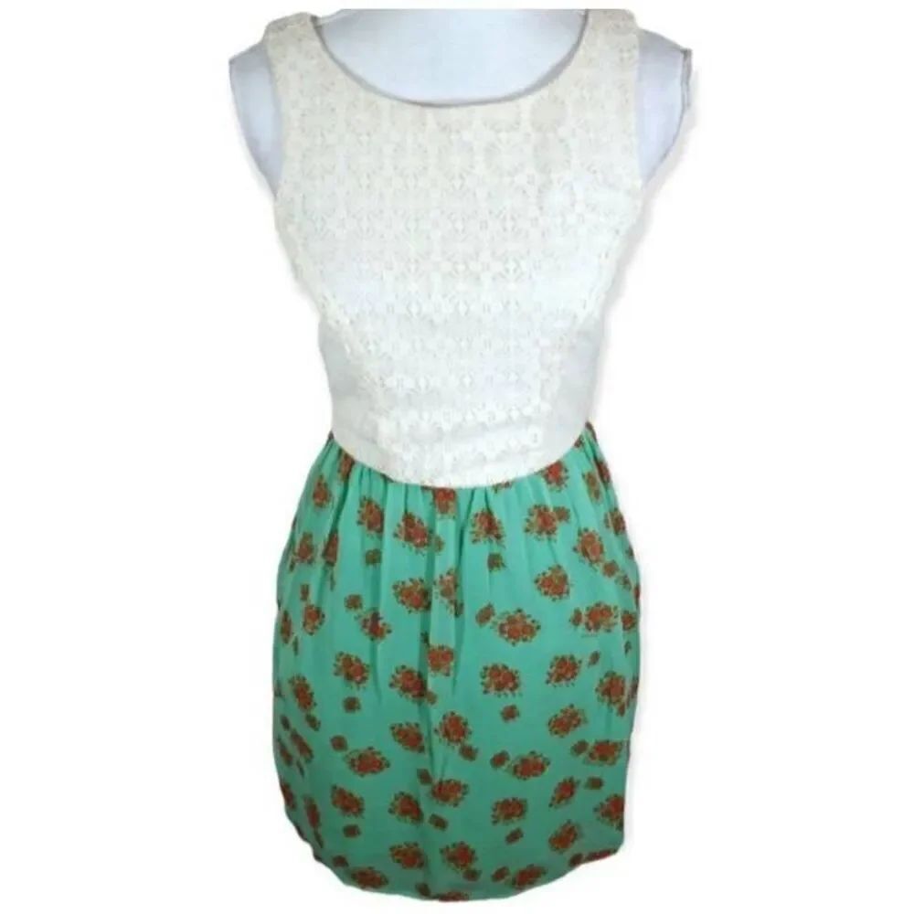 GARDEN TEA CITY TRIANGLES IVORY LACE & GREEN FLORAL DRESS SZ.M/L EUC.